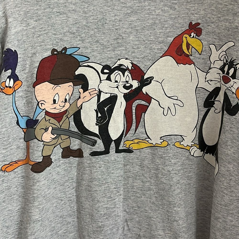 Looney Tunes Acme Vintage Gray Graphic T-Shirt V Neck SZ 1X - Picture 6 of 6